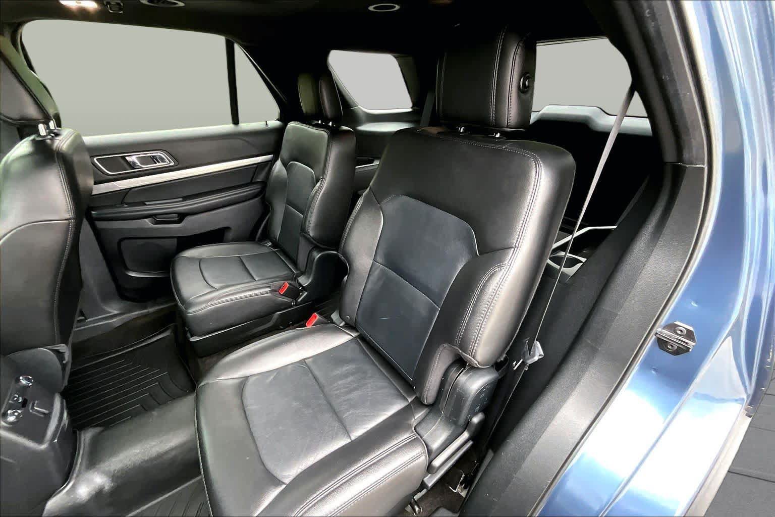 Used 2018 Ford Explorer XLT w/ Equipment Group 202A AWD/4WD image 21