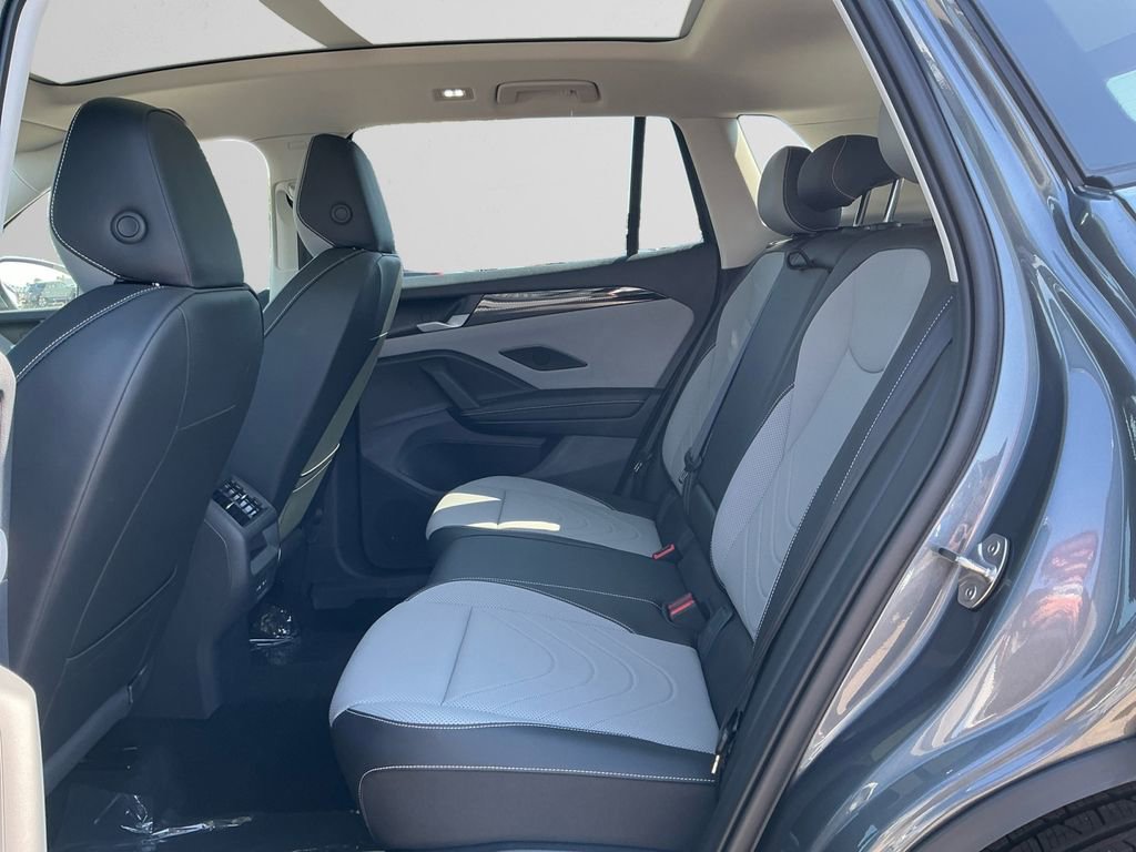 New 2025 Volkswagen Tiguan SE image 13