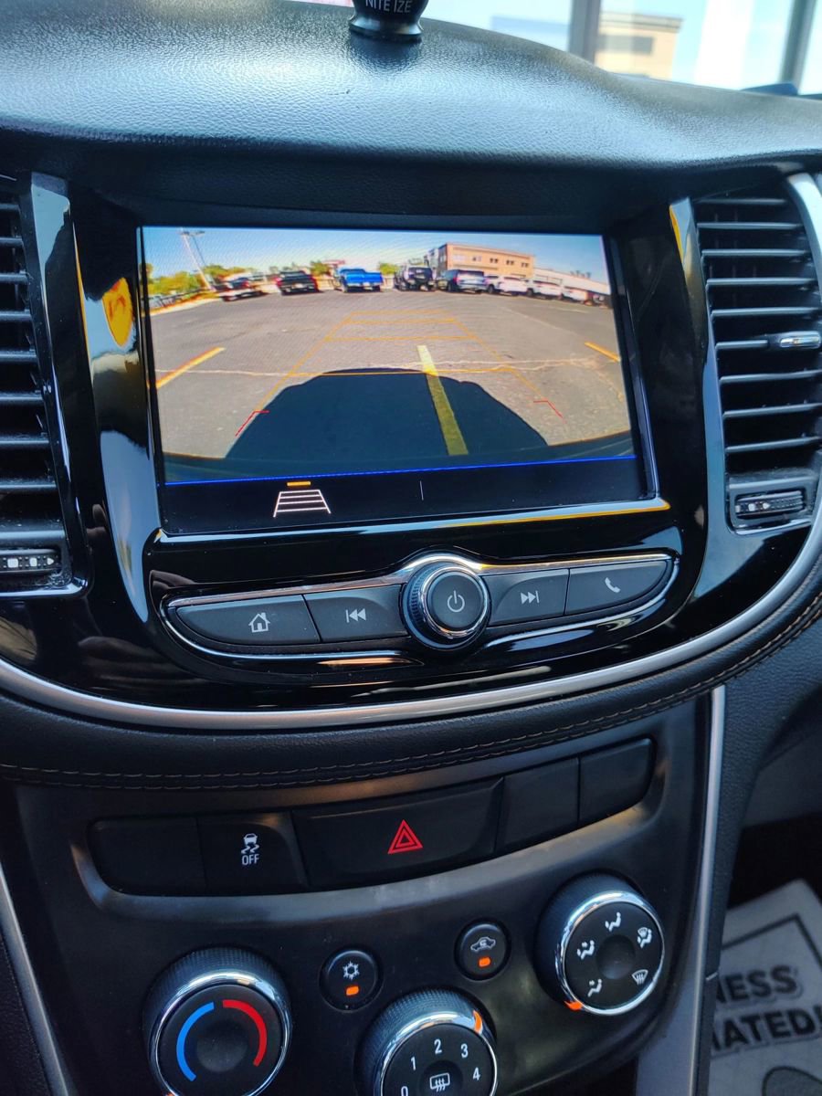 Used 2022 Chevrolet Trax LT w/ Midnight Edition image 23