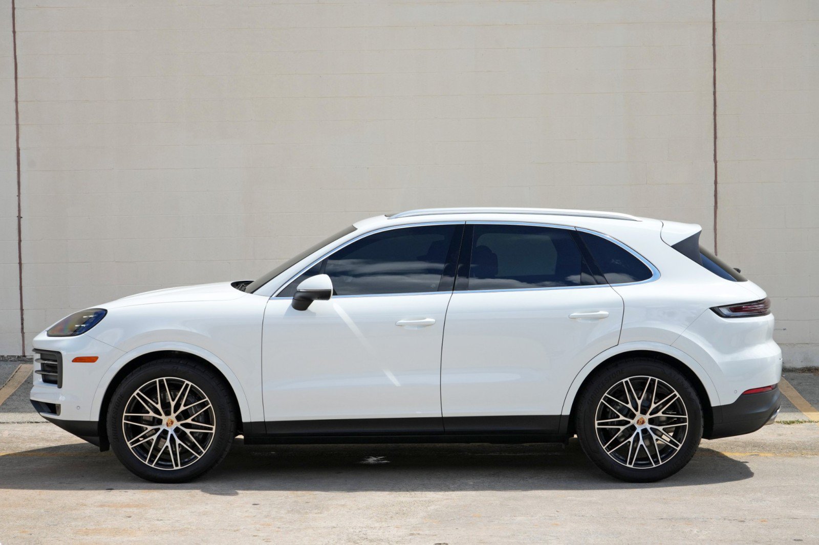 Used 2025 Porsche Cayenne w/ Premium Package Plus AWD/4WD image 55