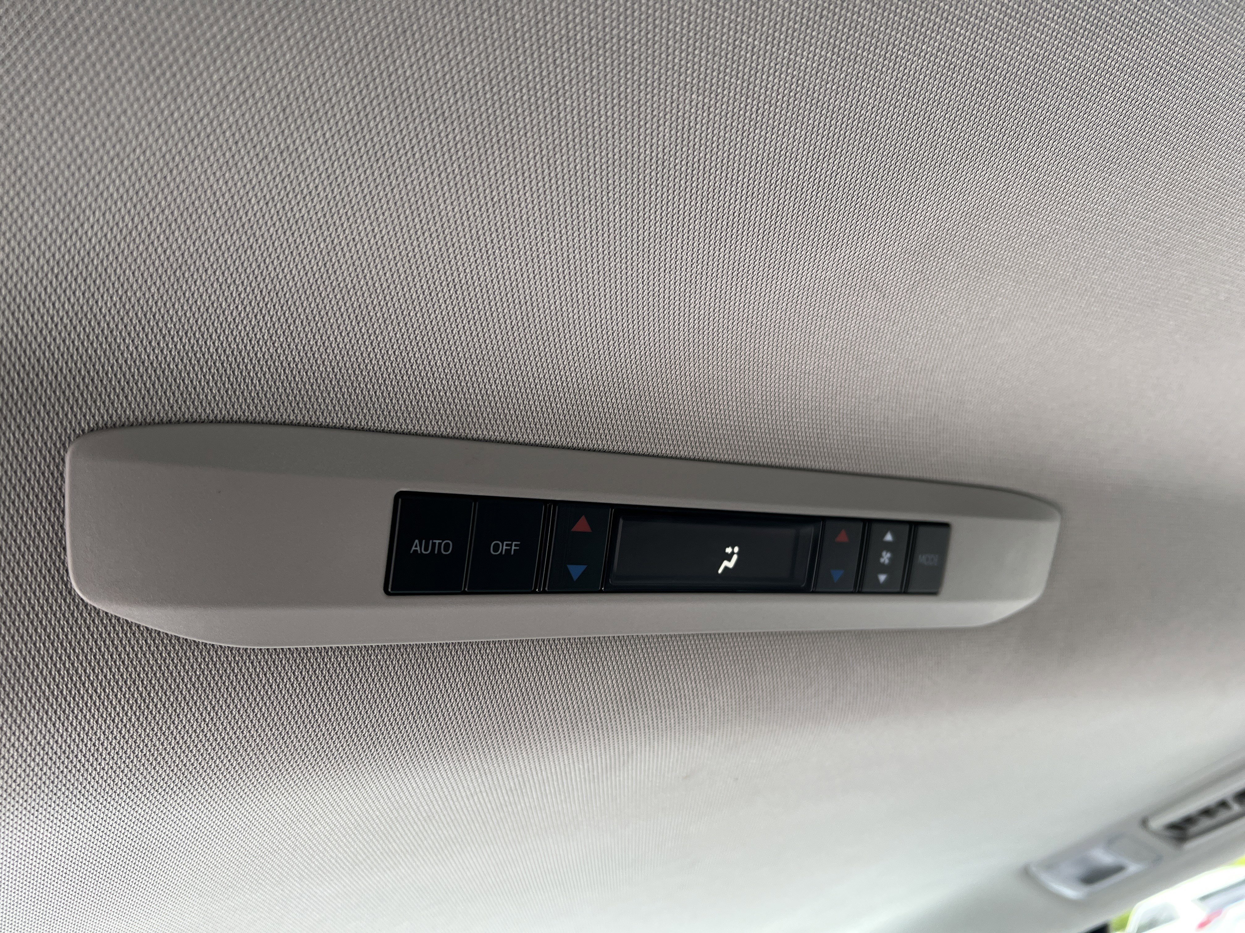 Certified 2025 Toyota Sienna XLE FWD image 16