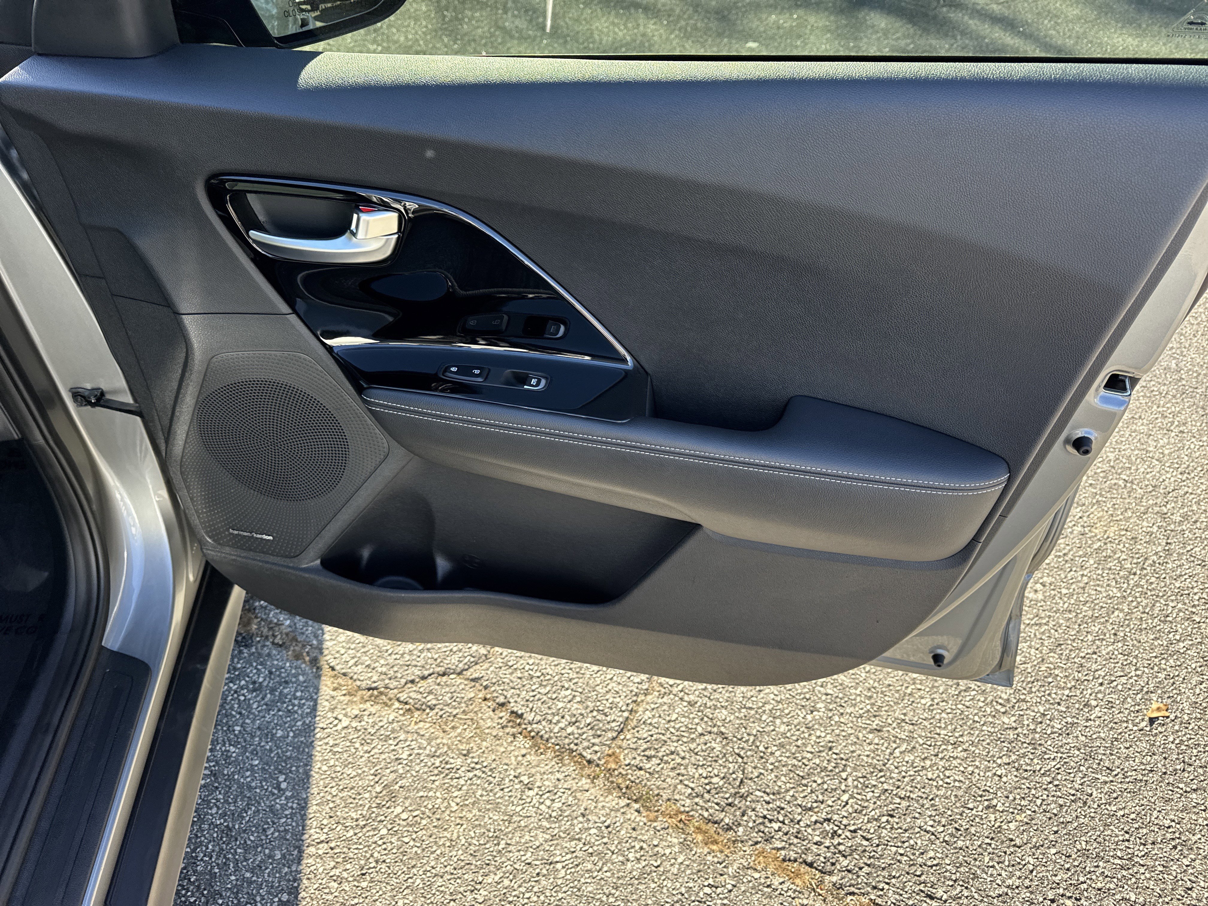 Used 2022 Kia Niro EX image 14