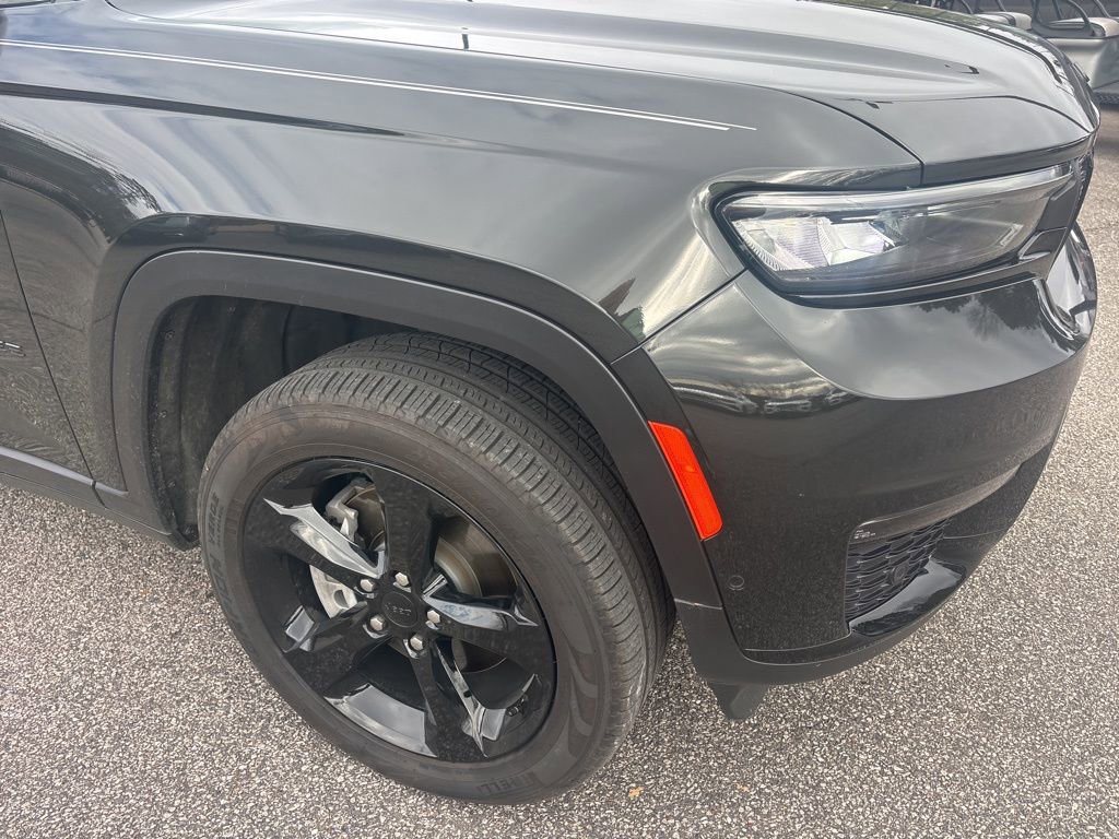 Used 2024 Jeep Grand Cherokee L Limited w/ Luxury Tech Group II image 2