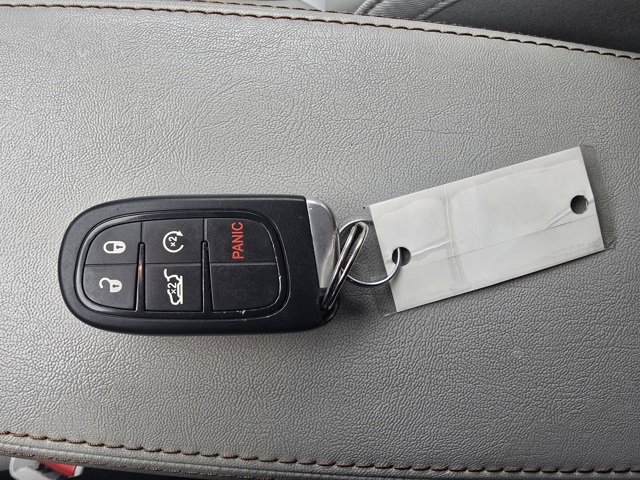 Used 2019 Jeep Cherokee Limited image 30