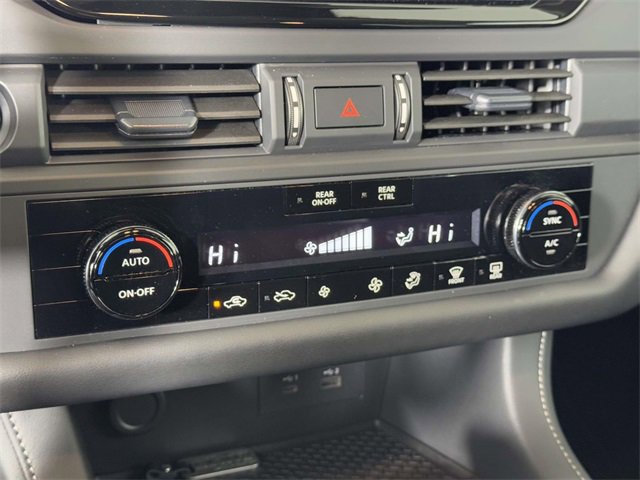 Used 2025 Nissan Pathfinder S image 28