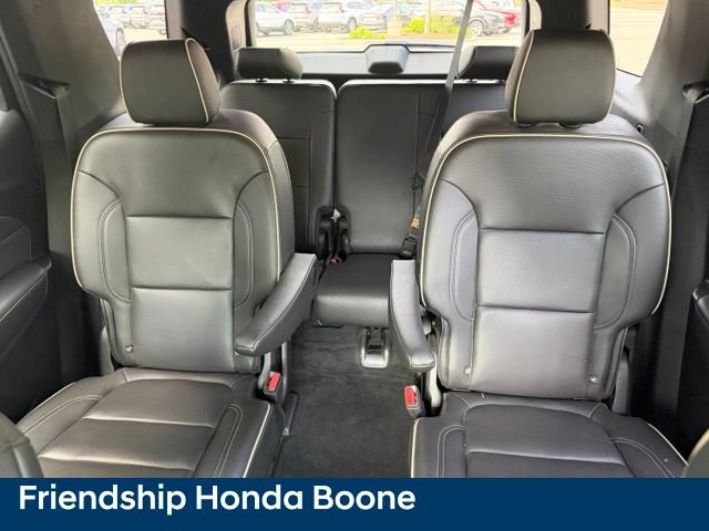 Used 2023 Chevrolet Traverse Premier FWD image 34