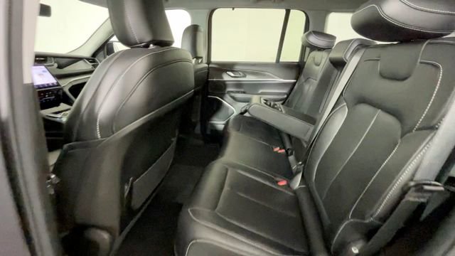 Used 2023 Jeep Grand Cherokee 30th Anniversary AWD/4WD image 17