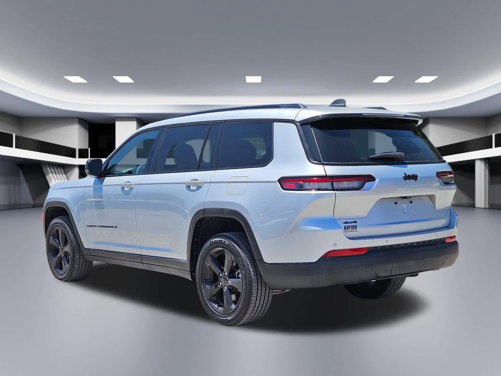Used 2025 Jeep Grand Cherokee L Laredo AWD/4WD image 4