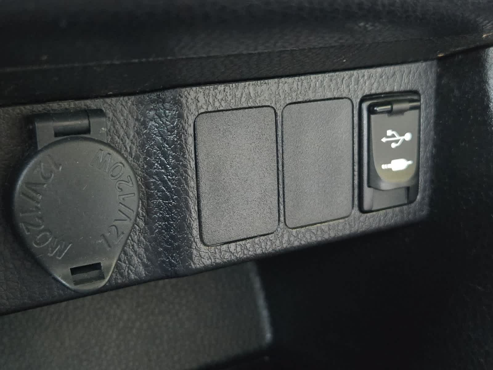 Used 2019 Toyota Corolla LE w/ Carpet Mat Package (TMS) FWD image 30