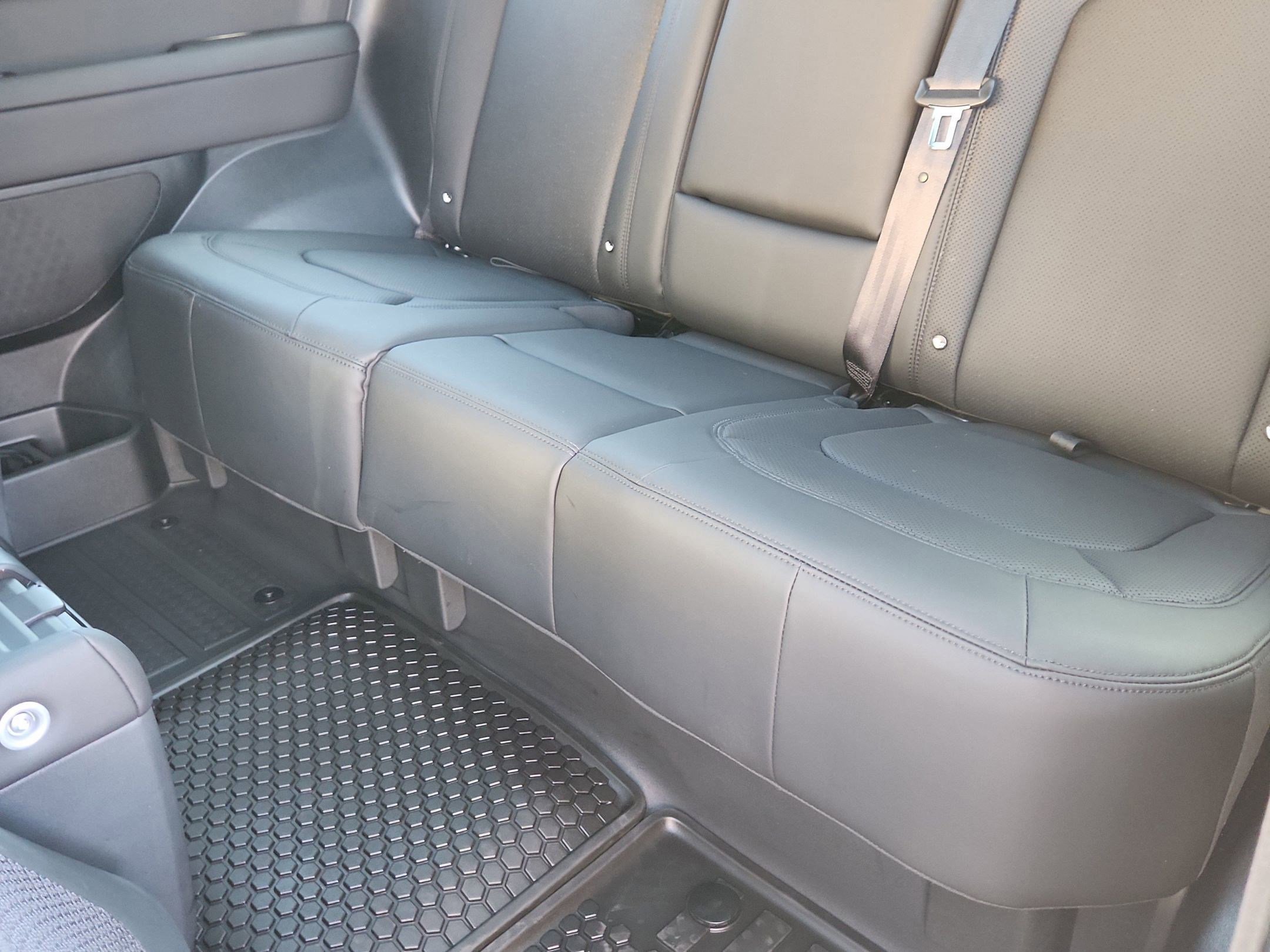 Used 2025 Land Rover Defender 90 X-Dynamic SE image 23