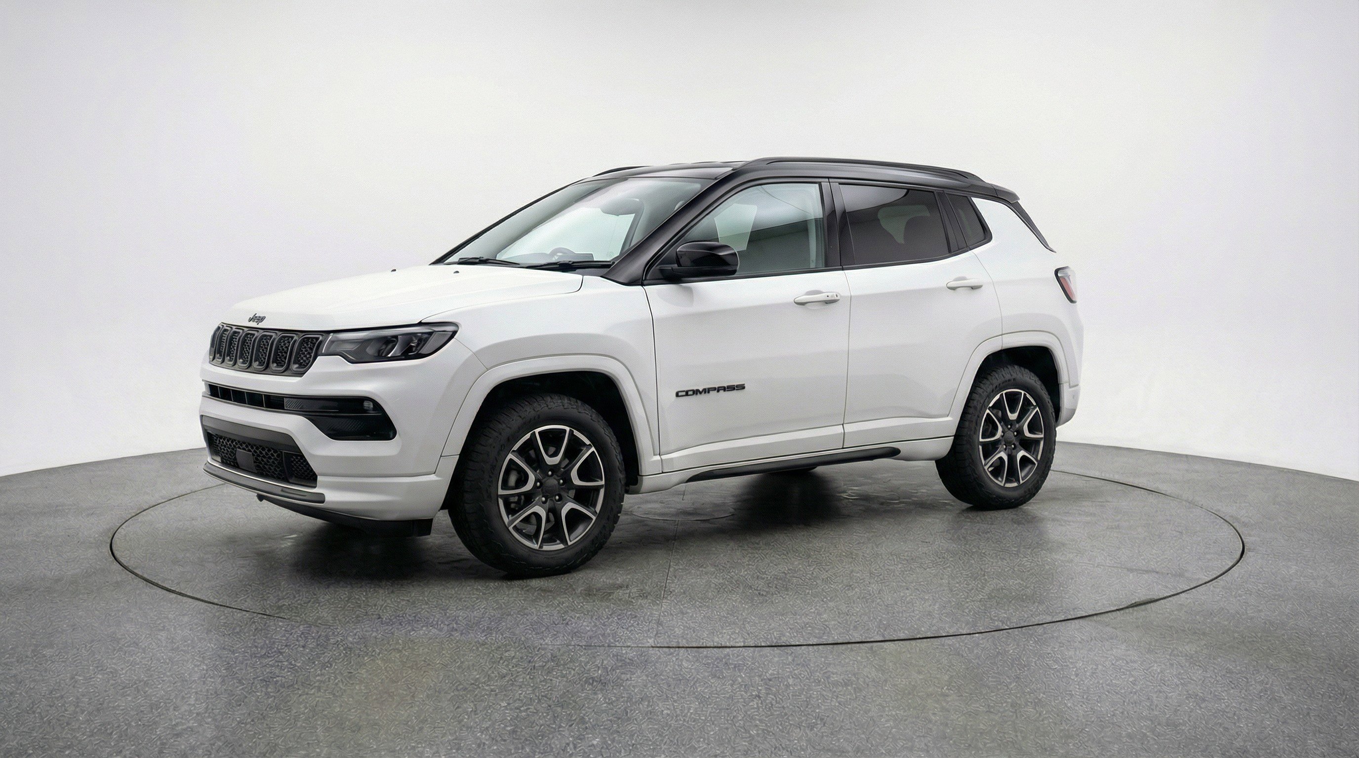 Used 2025 Jeep Compass Trailhawk AWD/4WD image 3