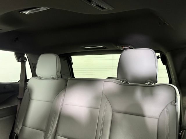Used 2024 GMC Yukon SLT w/ SLT Luxury Package AWD/4WD image 28