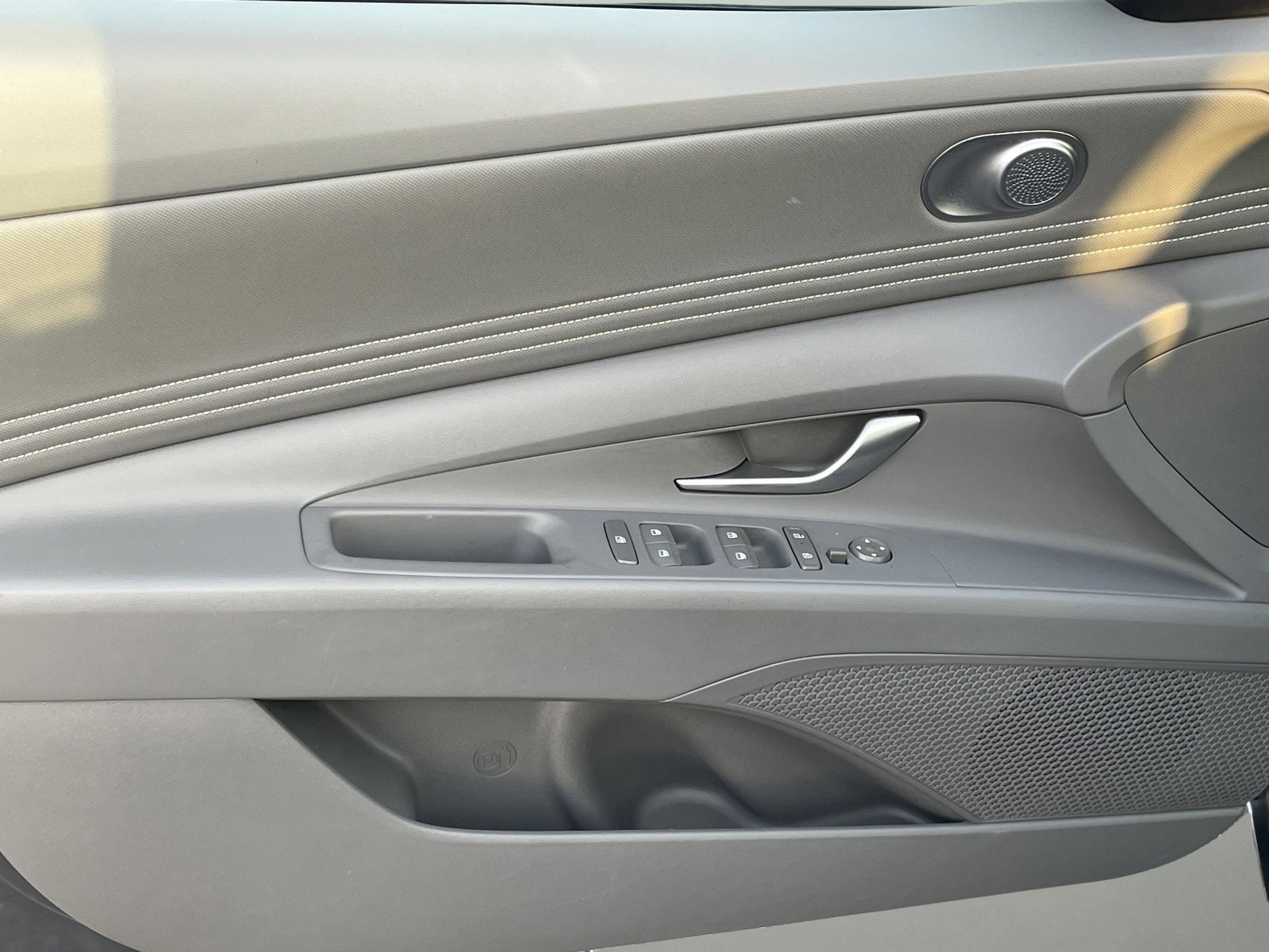 Used 2025 Hyundai Elantra SEL image 7