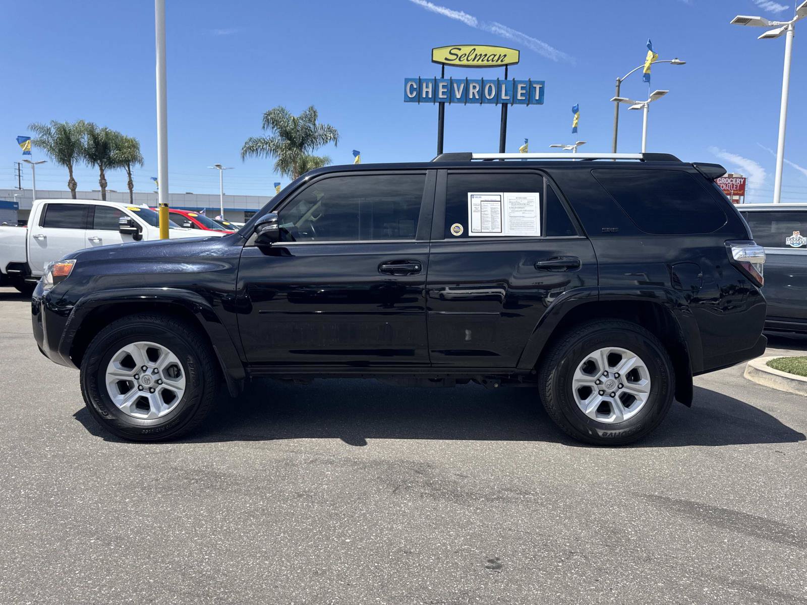 Used 2022 Toyota 4Runner SR5 Premium w/ Moonroof Package RWD image 8