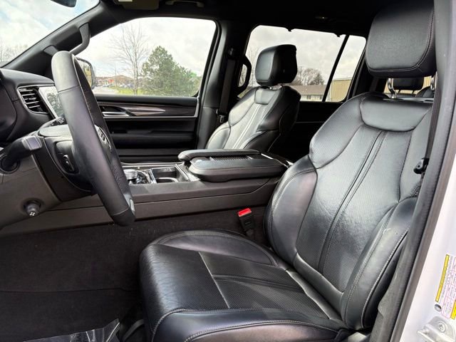 Used 2024 Jeep Wagoneer 4WD w/ Convenience Group I image 12