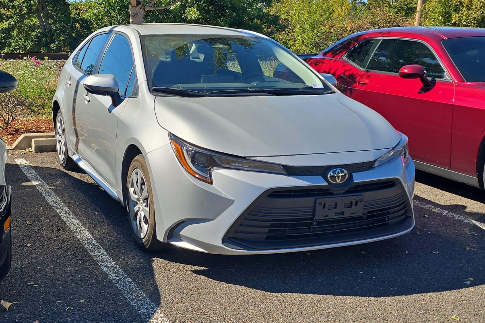 Used 2024 Toyota Corolla LE FWD image 2
