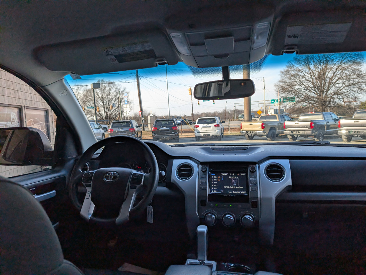 Used 2017 Toyota Tundra SR5 w/ SR5 Upgrade Package image 19