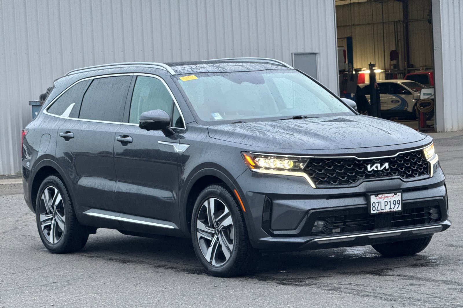 Used 2022 Kia Sorento SX Prestige w/ Panoramic Sunroof Package image 2