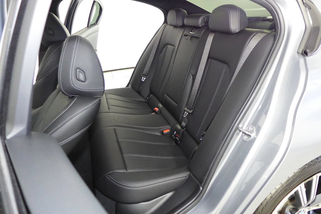 Used 2023 BMW 330i Sedan w/ Premium Package RWD image 21