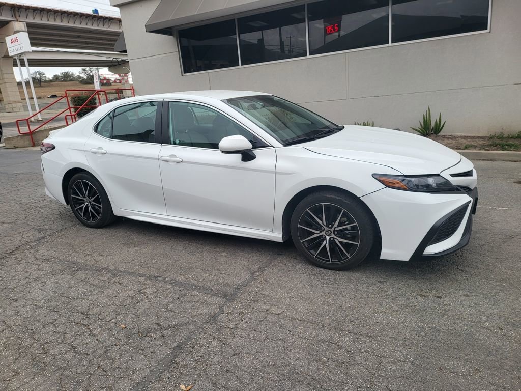 Used 2024 Toyota Camry SE image 4