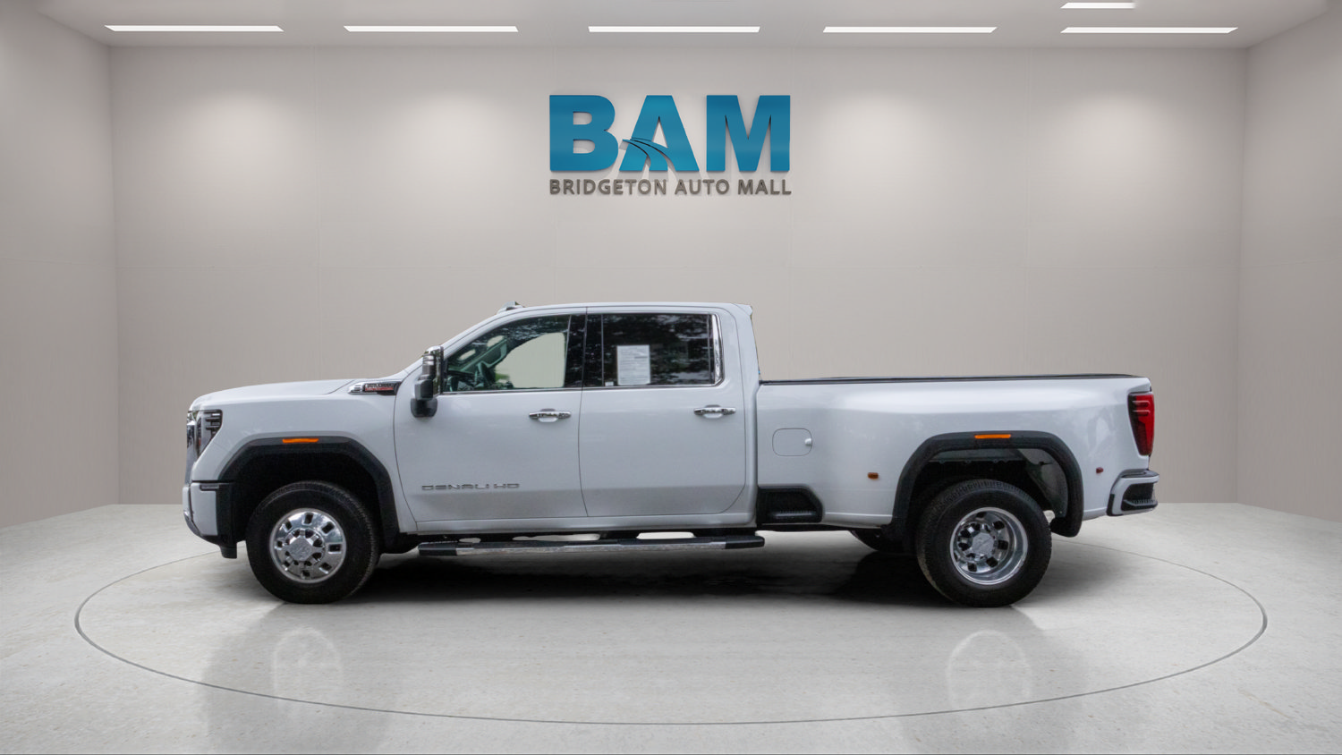 Used 2024 GMC Sierra 3500 Denali w/ Denali Reserve Package AWD/4WD image 4