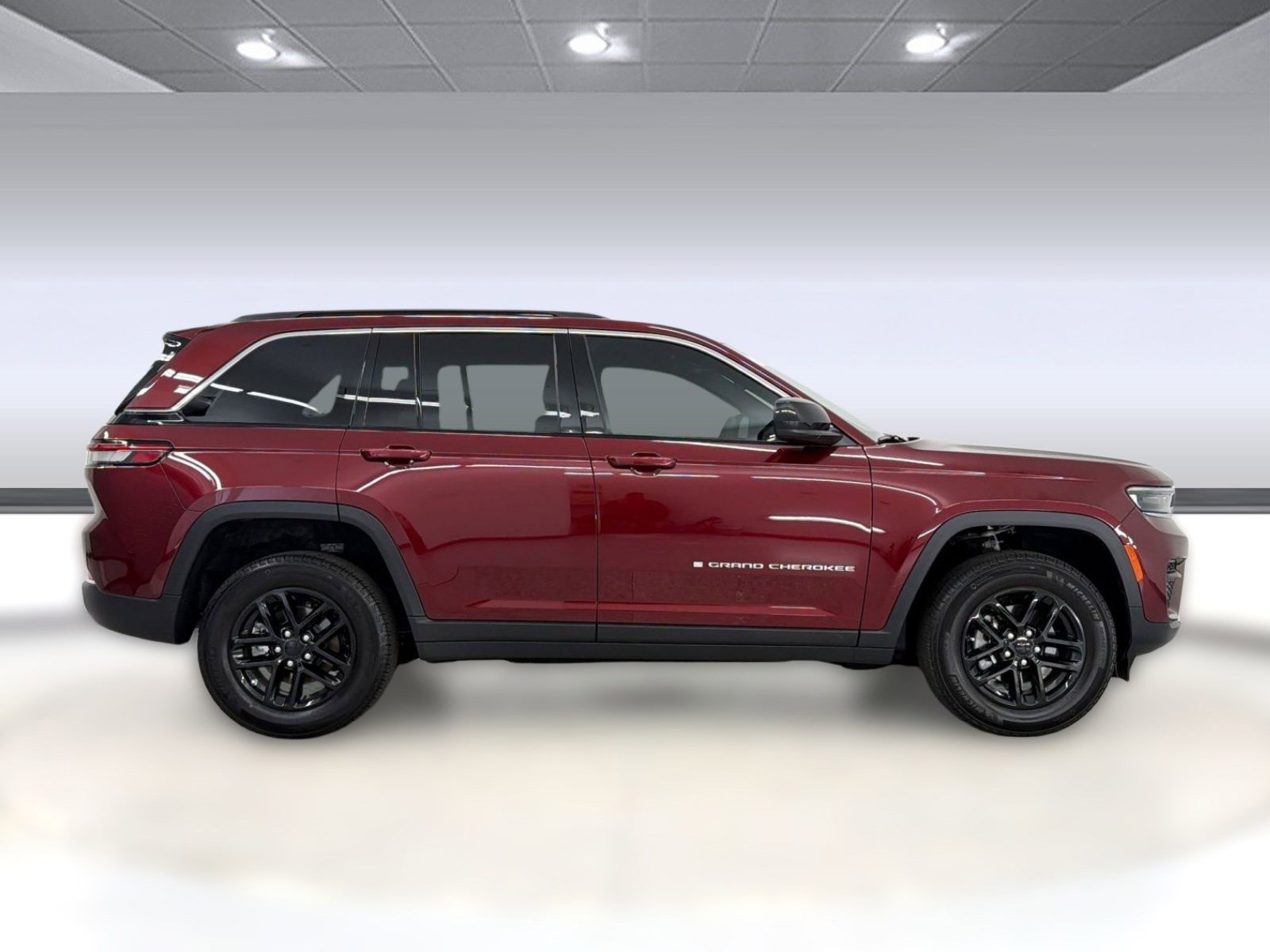 Used 2025 Jeep Grand Cherokee Laredo w/ Luxury Tech Group I RWD image 8