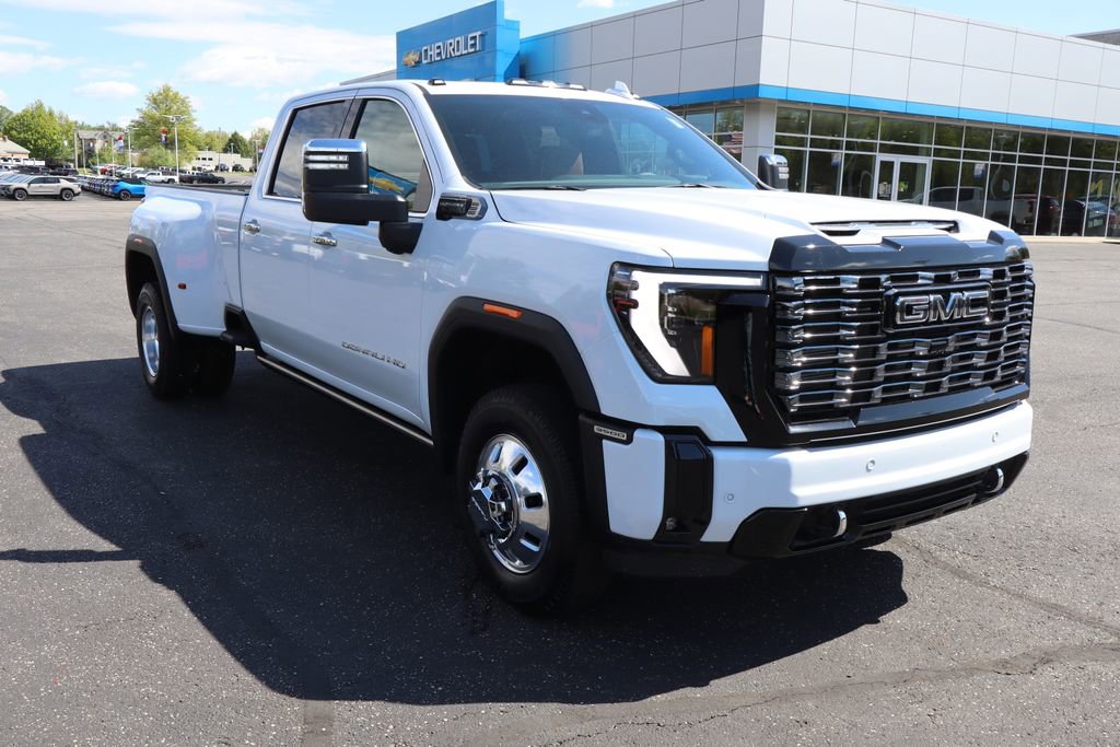 Used 2026 GMC Sierra 3500 Denali Ultimate AWD/4WD image 2