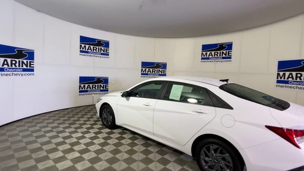 Used 2024 Hyundai Elantra Blue FWD image 8