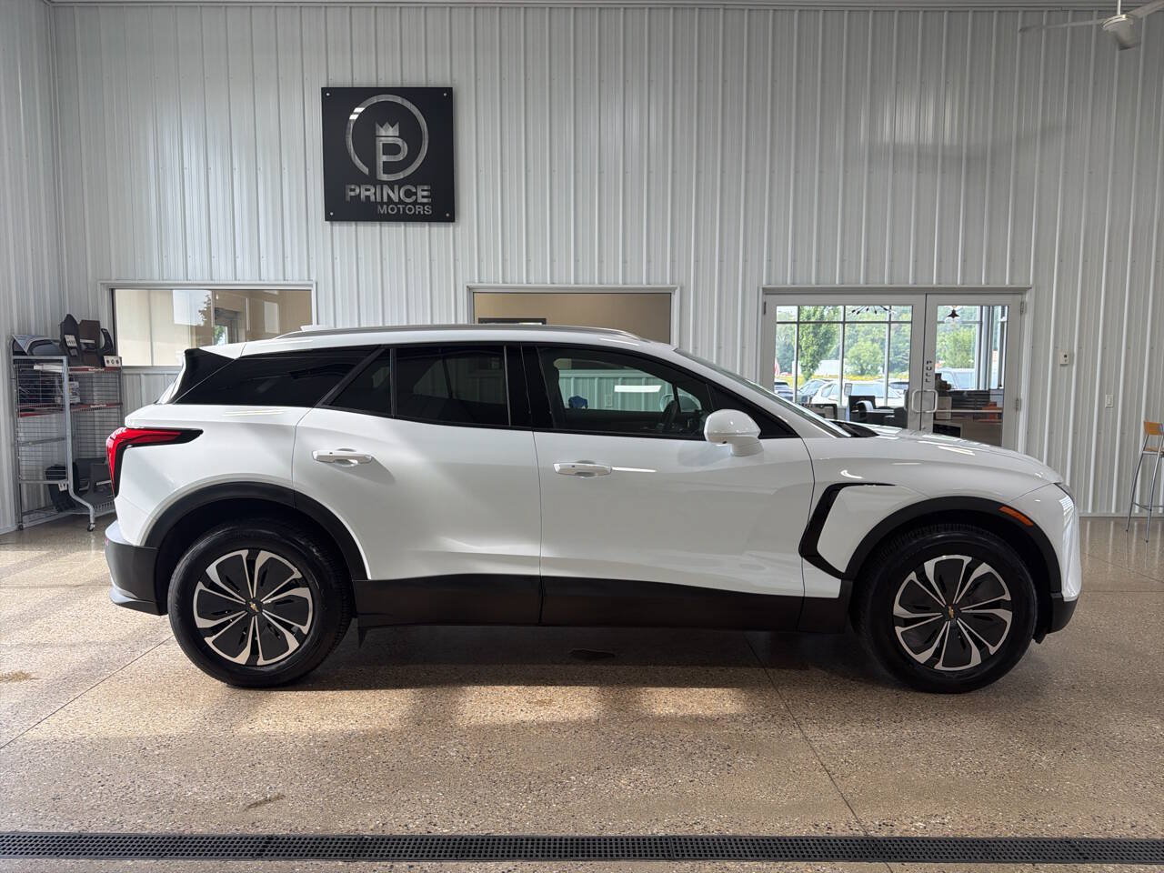 Used 2024 Chevrolet Blazer EV LT AWD/4WD image 6