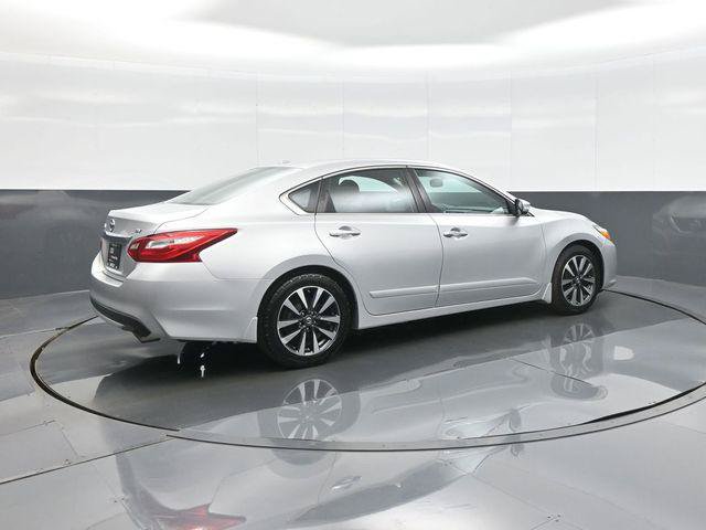 Used 2016 Nissan Altima 2.5 SV w/ Convenience Package FWD image 7