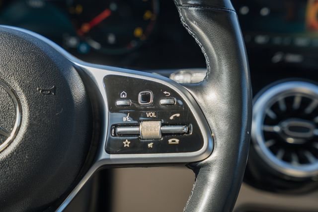 Used 2022 Mercedes-Benz GLB 250 4MATIC image 29