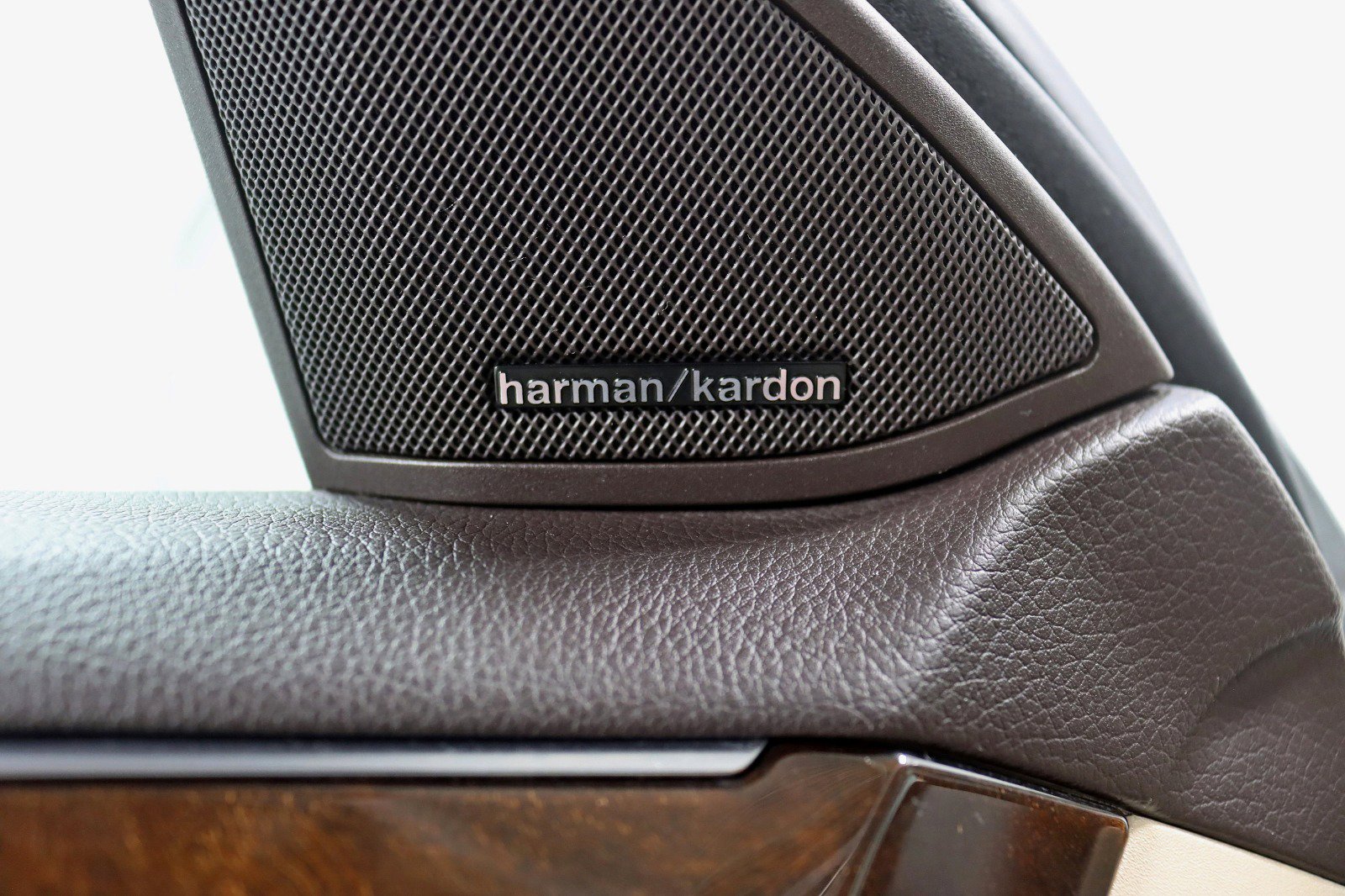 Used 2015 Mercedes-Benz E 350 E 350 4MATIC-Premium 1 Package w/ Premium 1 Package image 38