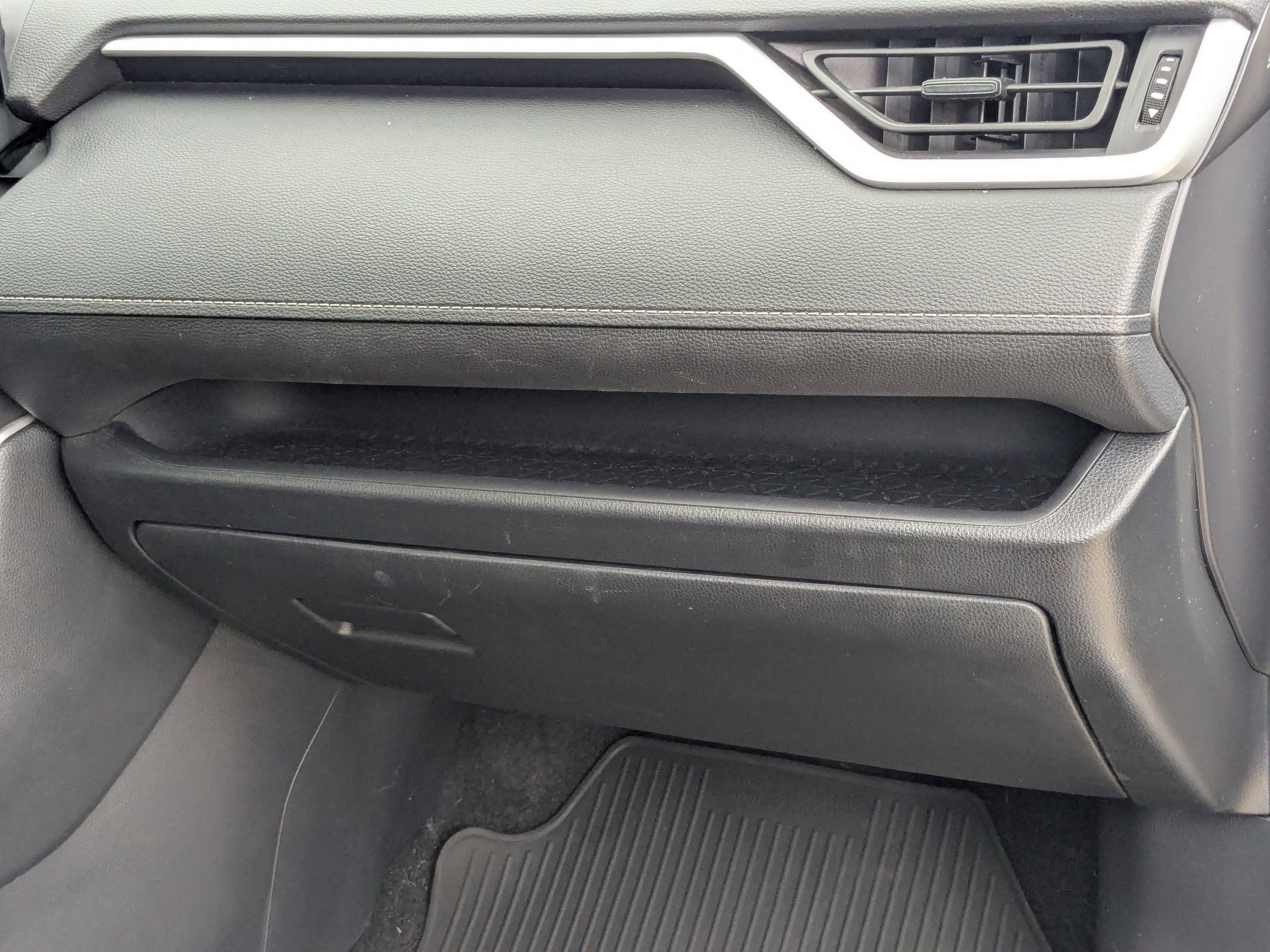 Used 2020 Toyota RAV4 XLE image 20