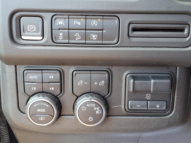 Used 2023 Chevrolet Tahoe Z71 w/ Z71 Off-Road Package AWD/4WD image 19