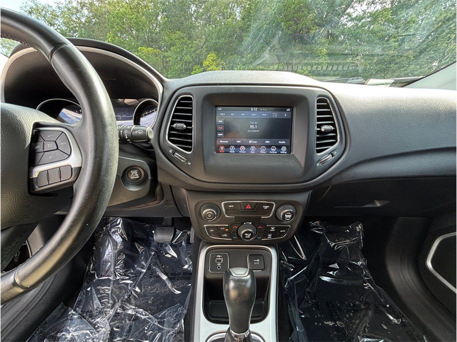 Used 2020 Jeep Compass Latitude w/ Popular Equipment Group FWD image 11