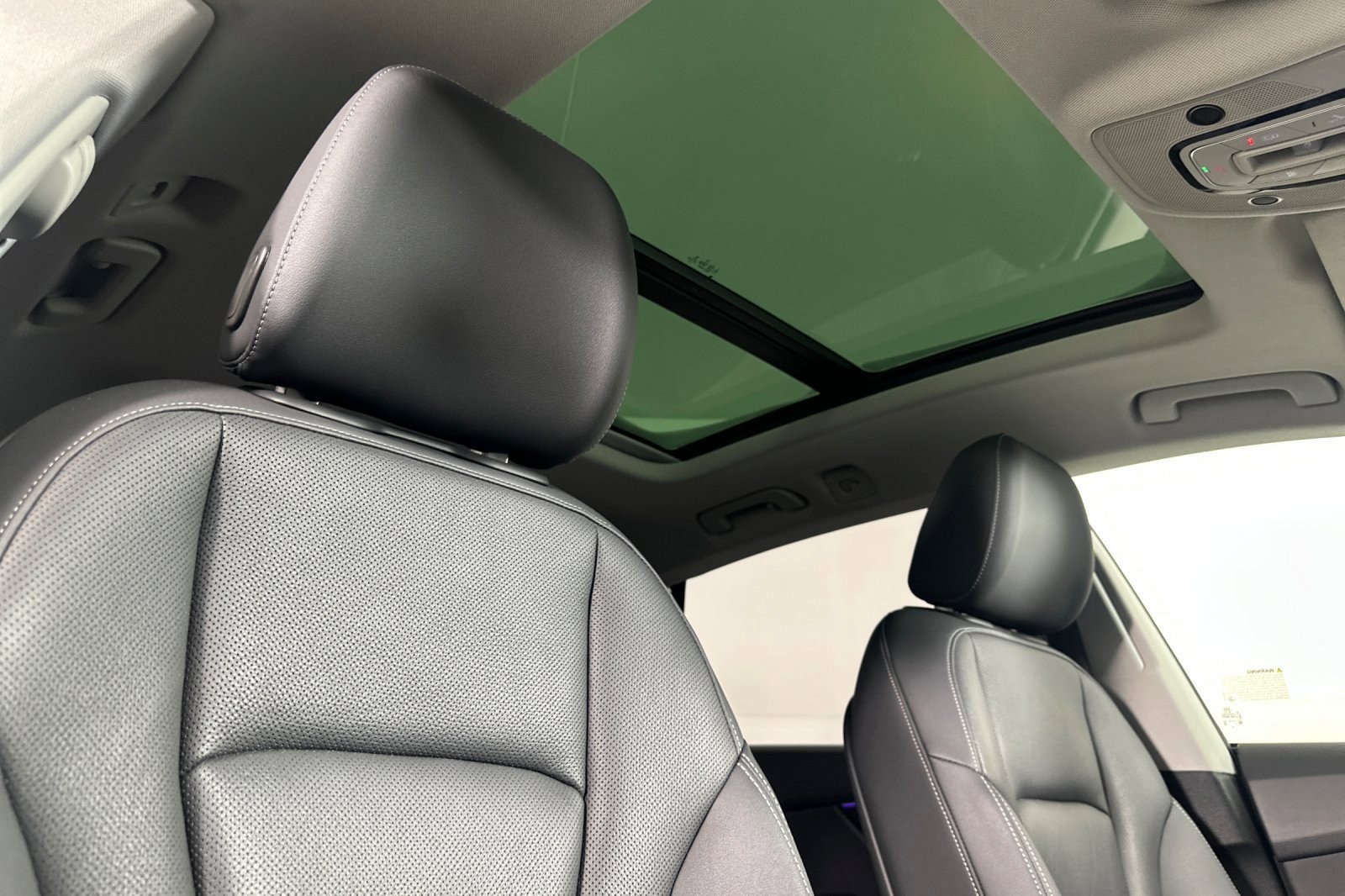 Used 2023 Audi Q8 Prestige w/ Prestige Package image 16