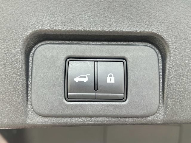 Used 2024 Nissan Rogue SV w/ SV Premium Package FWD image 12