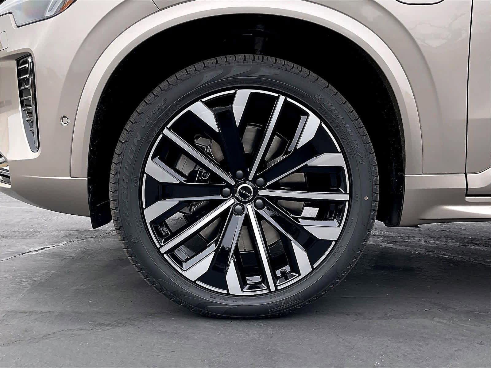 New 2026 Volvo XC90 T8 Plus w/ Protection Package AWD/4WD image 14