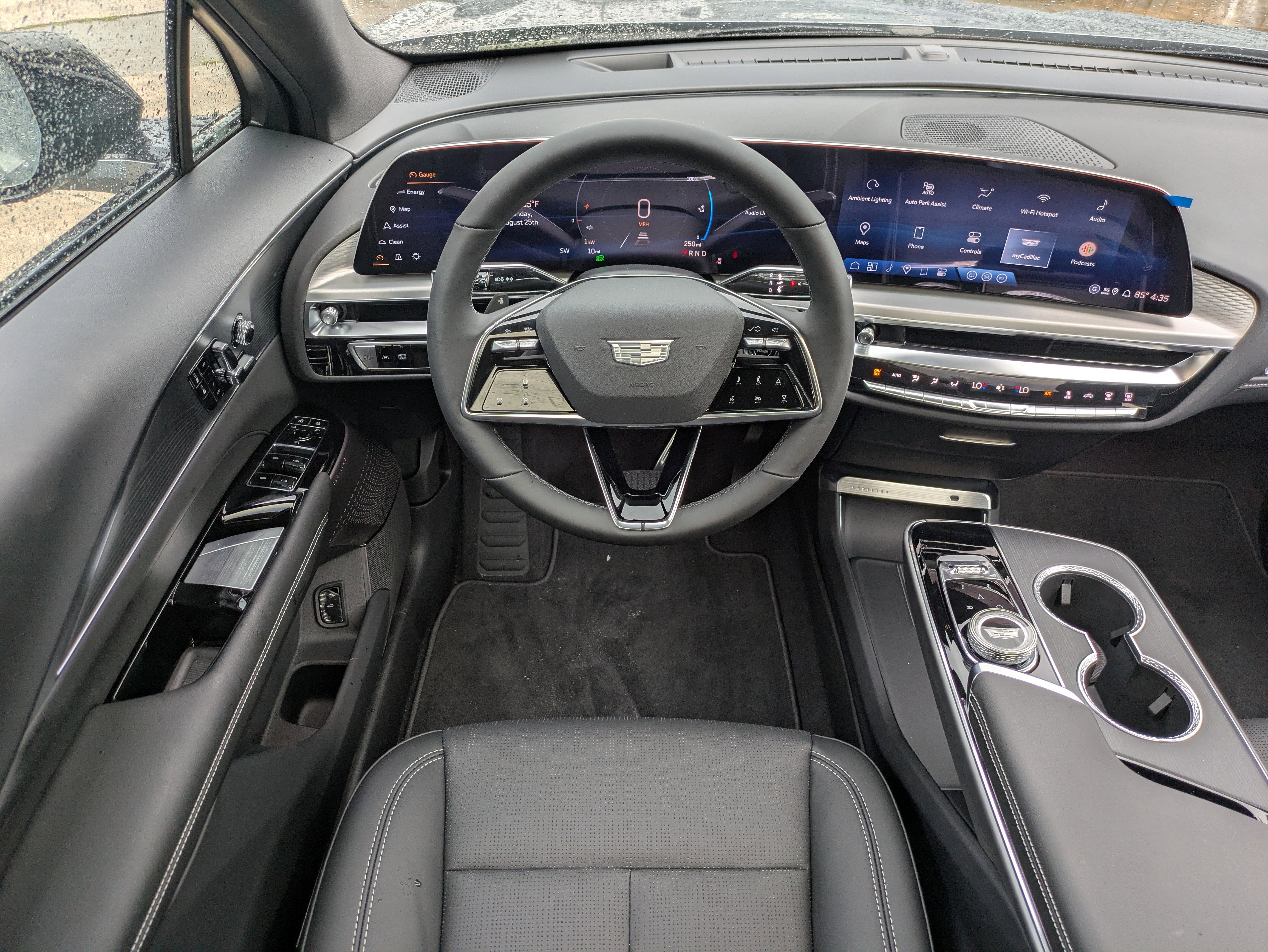 New 2025 Cadillac Lyriq Luxury image 10