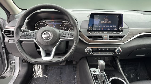 Used 2024 Nissan Altima 2.5 SV FWD image 9