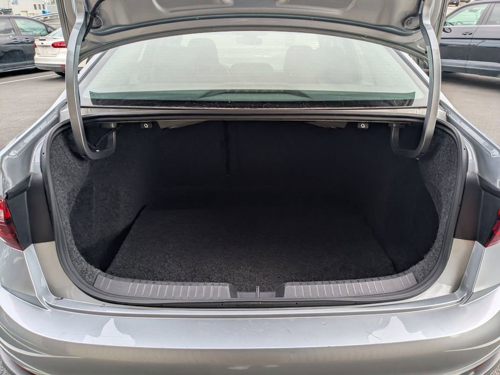 Used 2025 Volkswagen Jetta S image 27