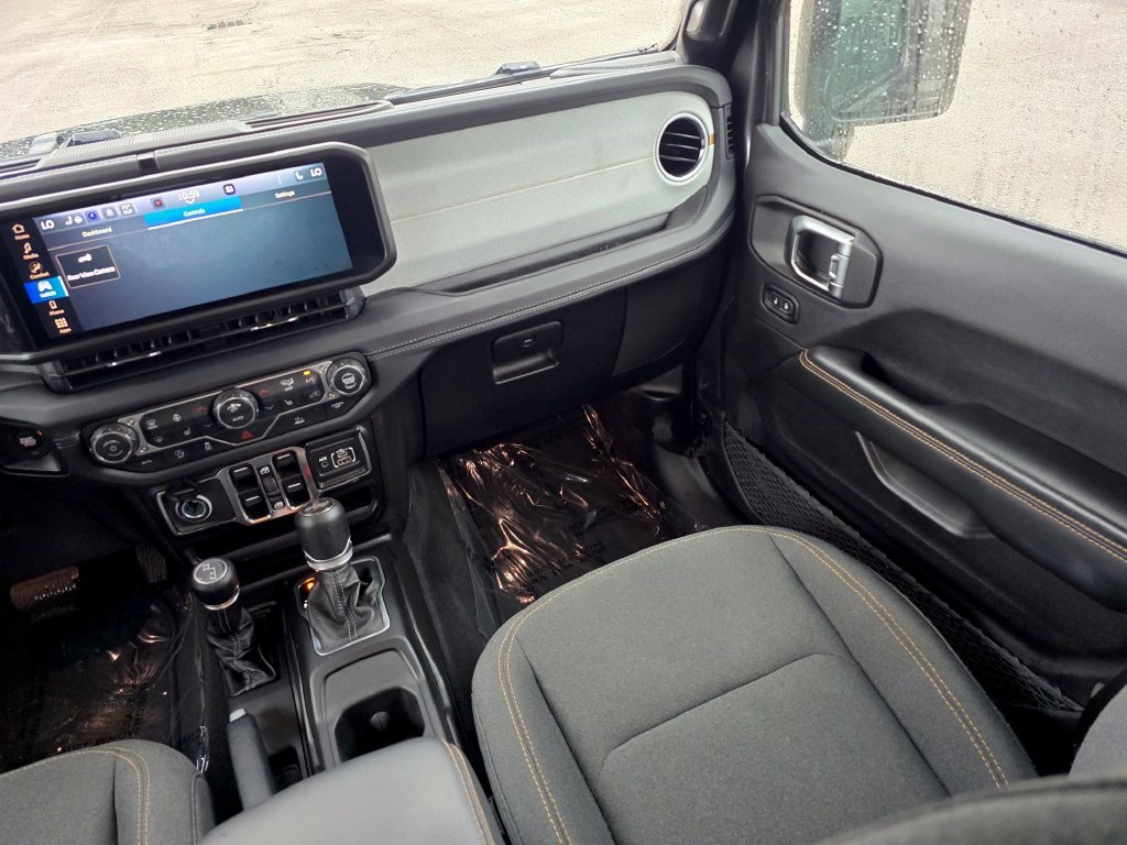 Used 2026 Jeep Wrangler Unlimited Sahara AWD/4WD image 36