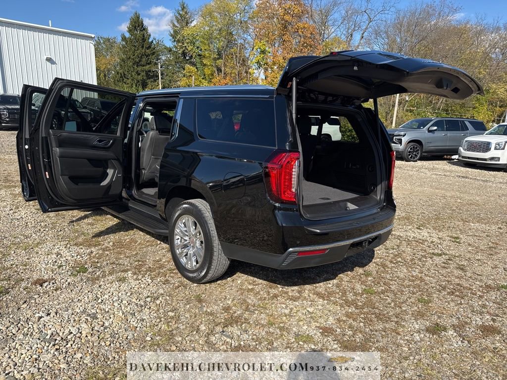 Used 2021 GMC Yukon XL SLT w/ SLT Premium Package image 34