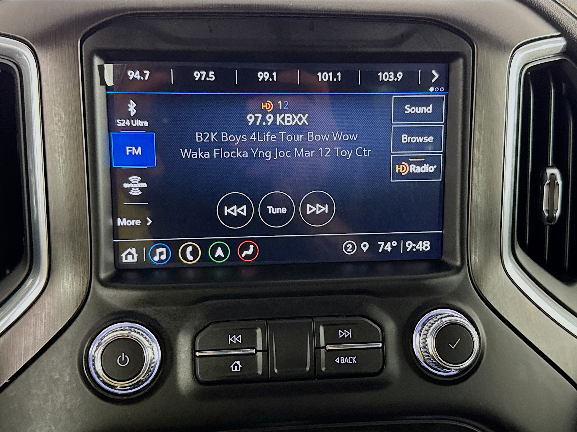 Used 2021 GMC Sierra 2500 AT4 w/ AT4 Preferred Package image 17