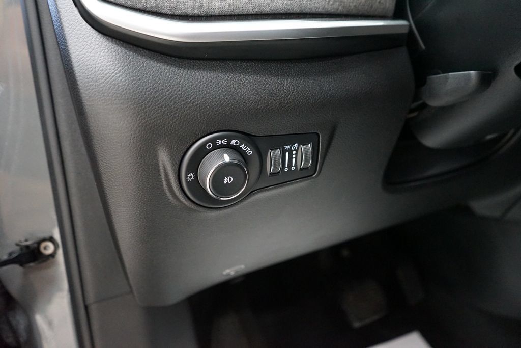 Used 2023 Jeep Compass Latitude AWD/4WD image 29
