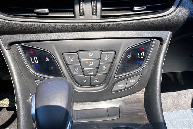Used 2020 Buick Envision Essence AWD/4WD image 31