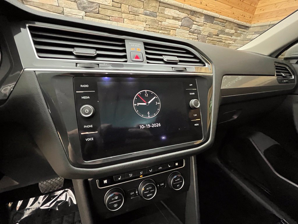 Used 2020 Volkswagen Tiguan SE w/ Panoramic Sunroof Package AWD/4WD image 29