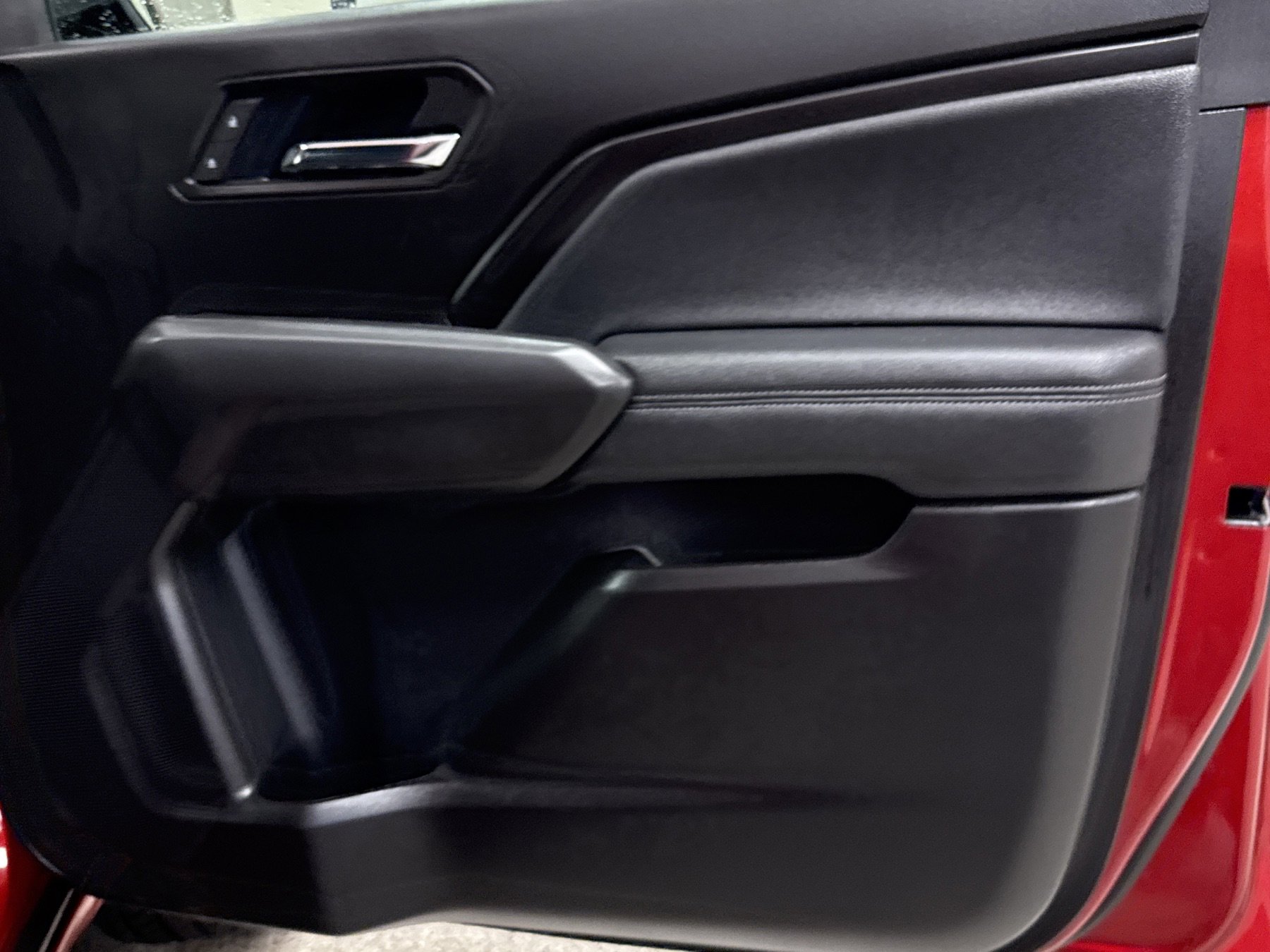 Used 2025 Chevrolet Colorado LT w/ LT Convenience Package image 18