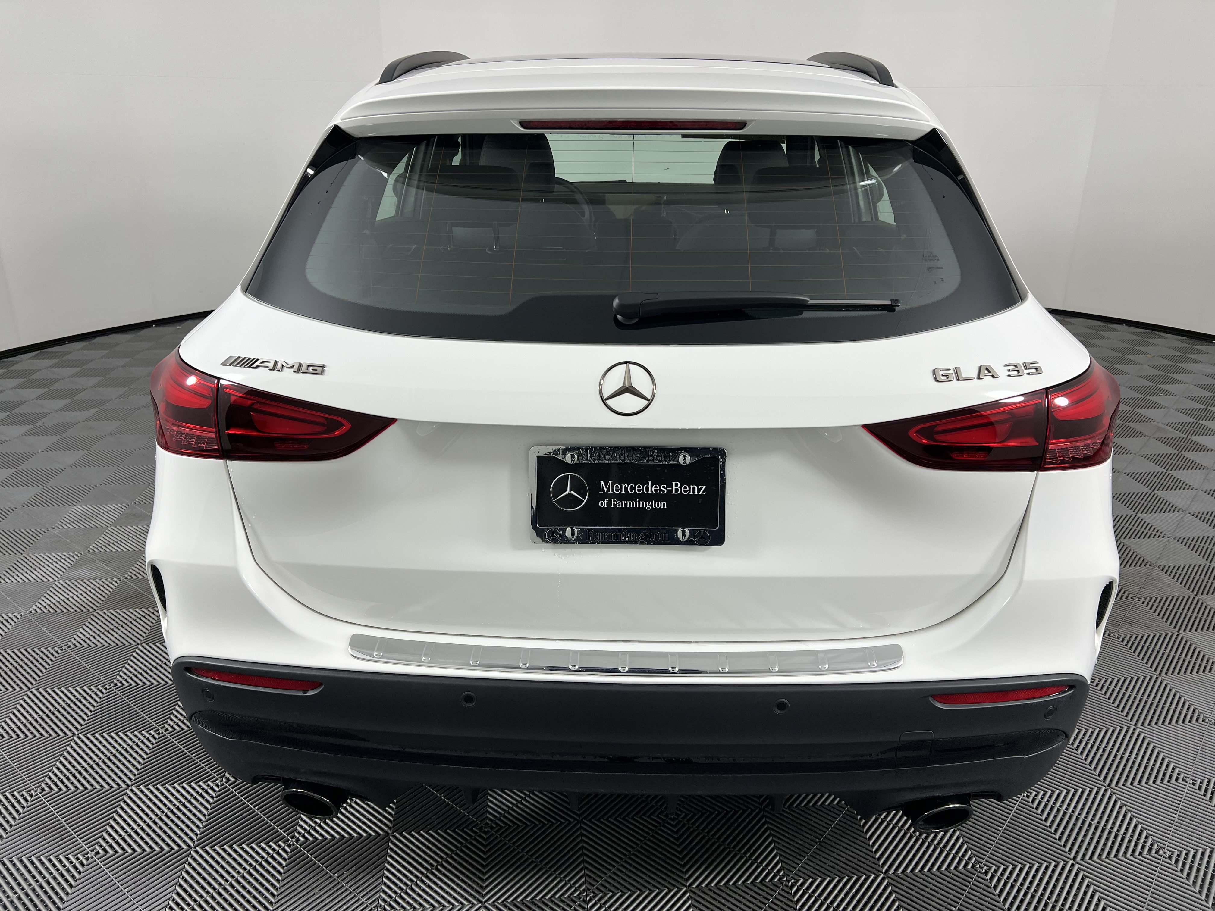 Used 2025 Mercedes-Benz GLA 35 AMG 4MATIC image 11