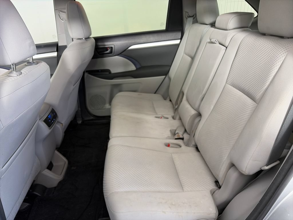 Used 2017 Toyota Highlander LE FWD image 13